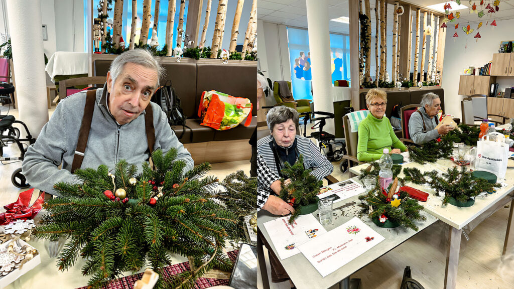 Ein zweiteiliges Bild; links ein älterer Herr an einem weihnachtlich geschmückten Tisch, rechts ältere Menschen an einem weihnachtlich geschmückten Tisch beim Basteln.