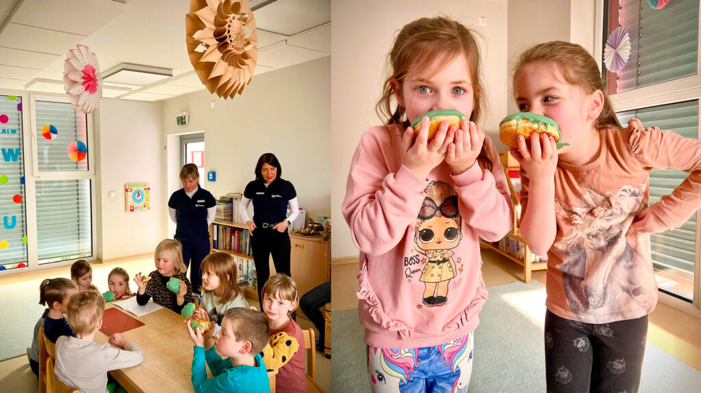 Ein zweigeteiltes Foto. Links sind mehrere Kinder, die grüne Pfannkuchen essen, zwei Frauen stehen dahinter. 
Rechts sind zwei Mädchen in Großaufnahme mit pinken Oberteilen, die herzhaft in grüne Pfannkuchen beißen.